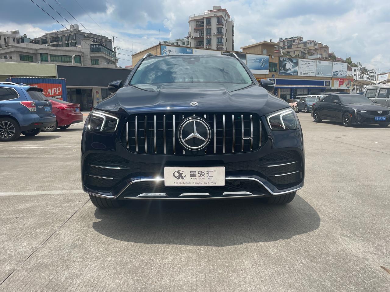 奔驰GLE350升级AMG中网，AMG53四出尾喉
奔驰GLE350和GLE53