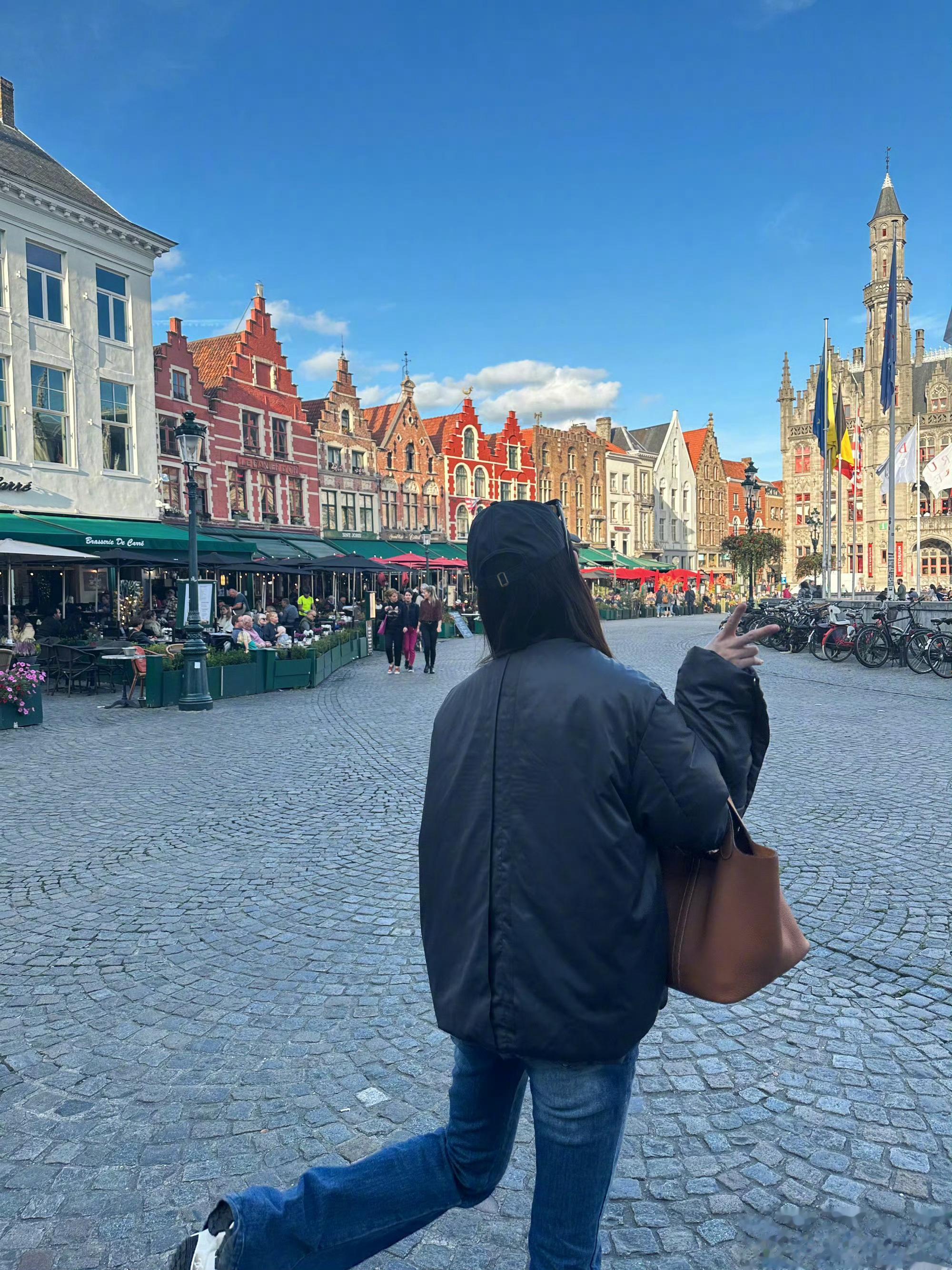 希望下一个热搜是宋轶怀孕#白敬亭宋轶照片里的云是一同朵# ​​​