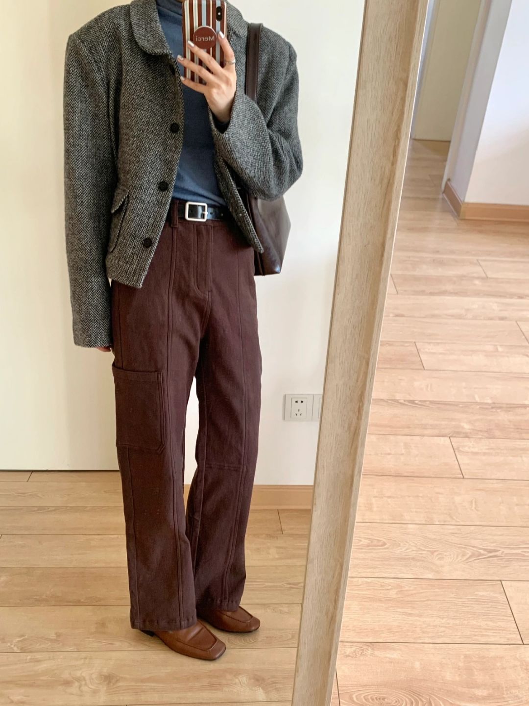 和手机壳撞色了