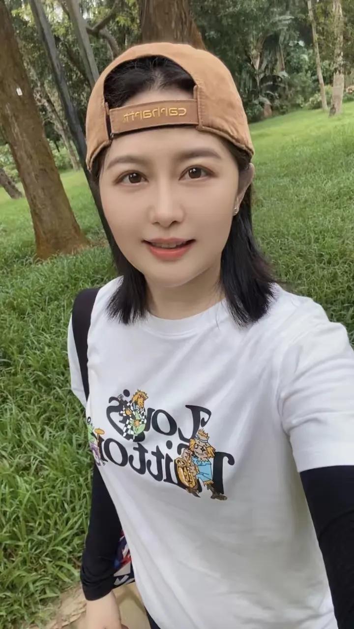 这丫头还是挺招人喜欢的。