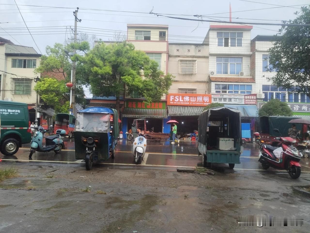 在东安县民间流传着一句古话：“雨落团团转，不落石期市站。”石期市镇在古代是一个驿