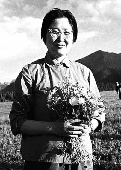 1970年，李敏被安排到河南遂平的农场接受“再教育”，毛泽东知道后，只跟她说了一