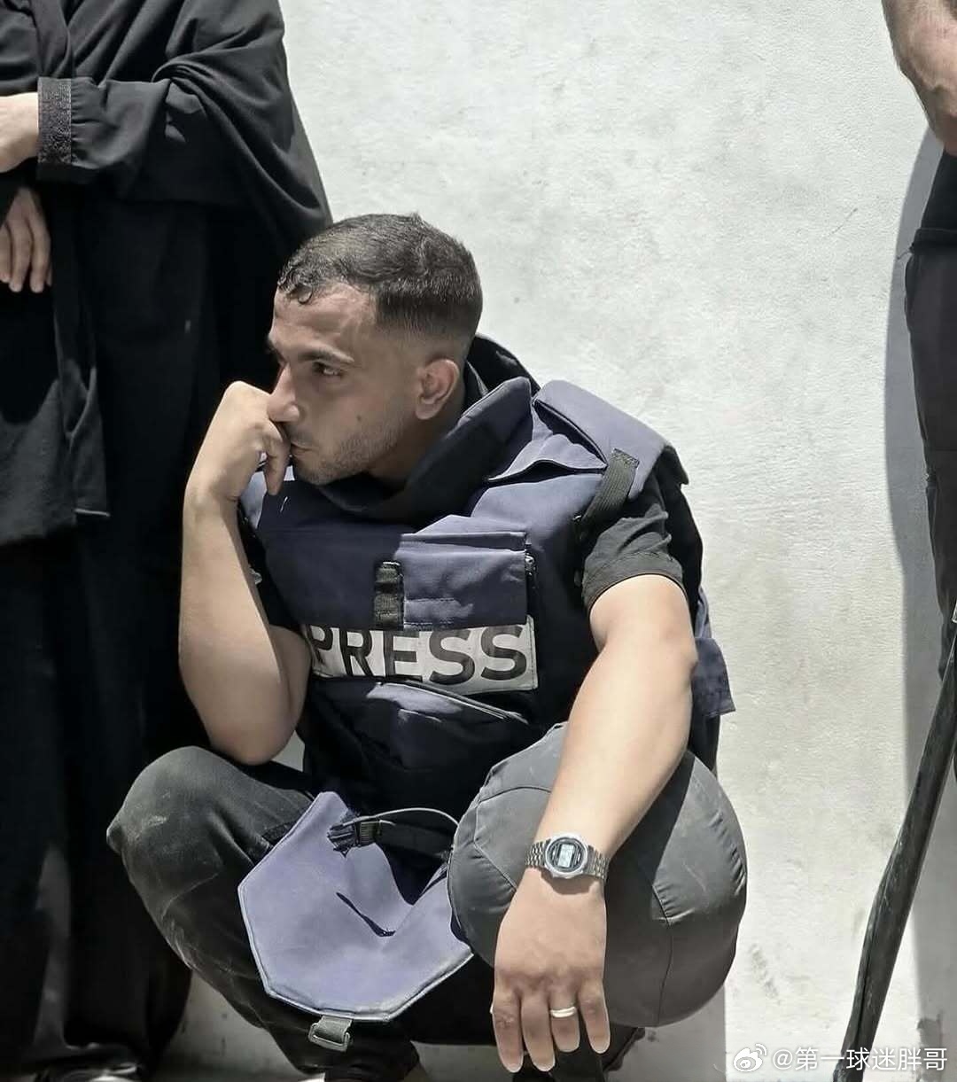 254名加沙遇难记者照片名单公布 名单公布后，巴勒斯坦记者在约旦河西岸举遇难者照