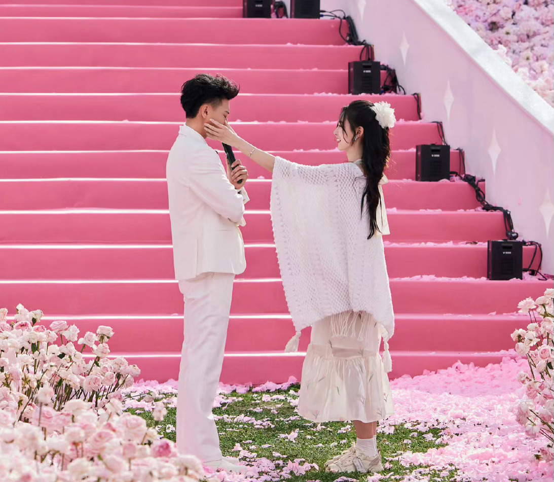 #黄子韬求婚徐艺洋##黄子韬是真男人#黄子韬求婚徐艺洋，这不管怎么说能感受到徐艺
