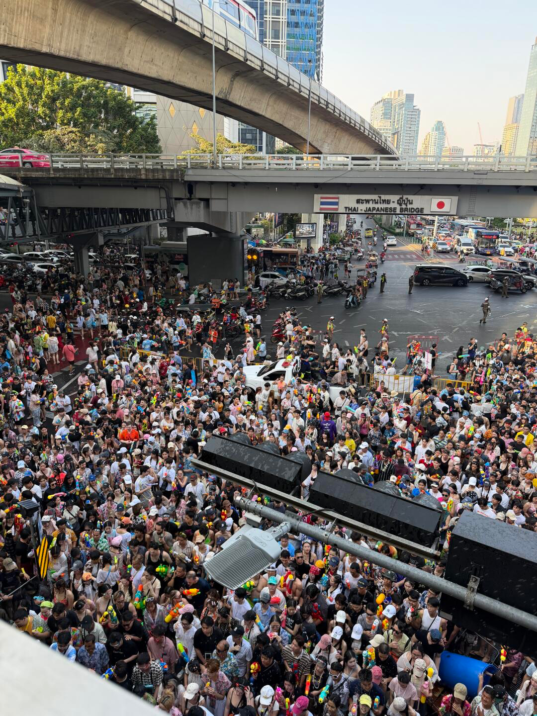 泼水节的初衷是传递祝福，用清水洗掉过去一年的灾祸，传递美好，还被列入了世界文化遗