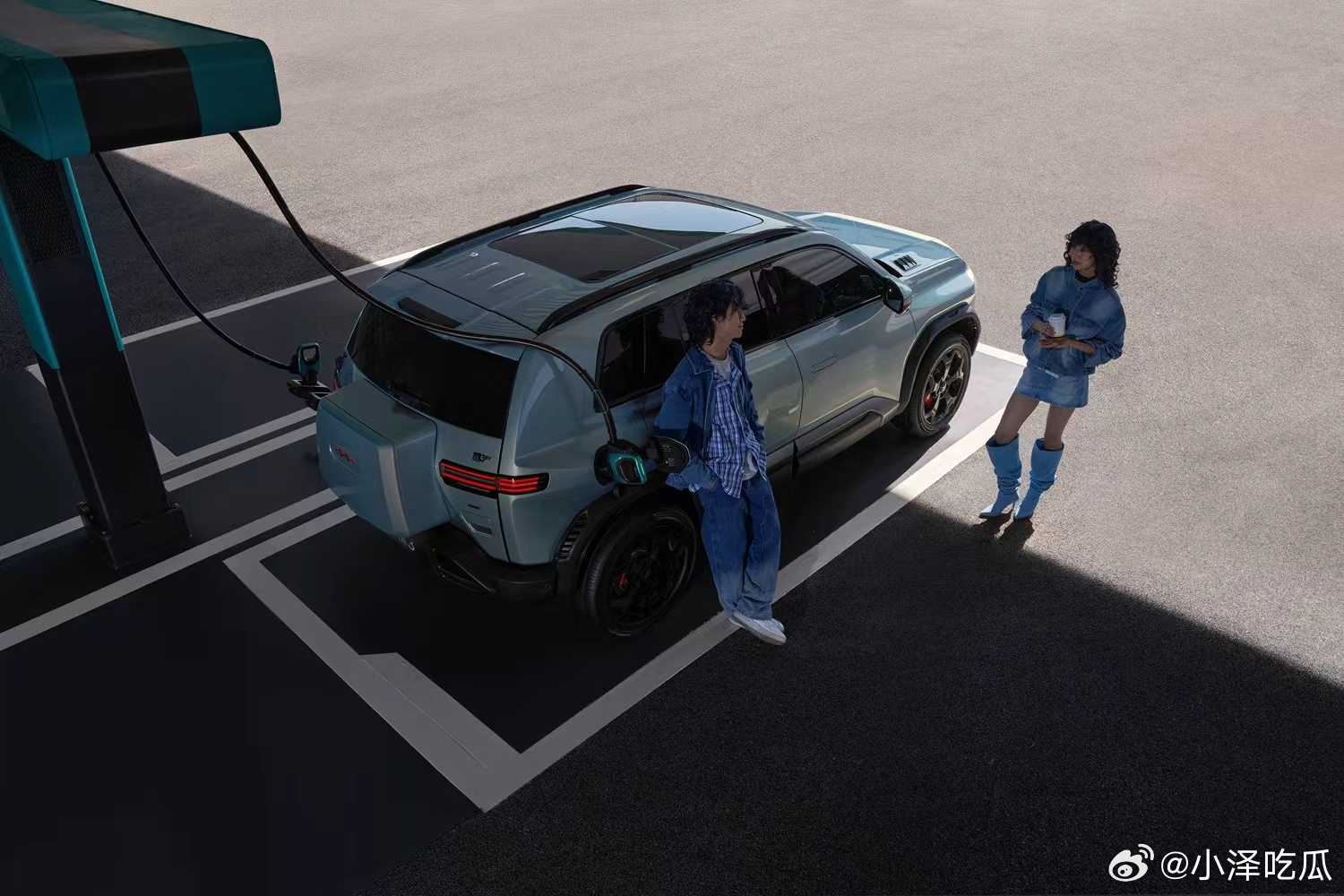 还在为纯电车的充电速度焦虑？不妨看看15.38万起的方程豹钛3闪充版，它有比亚迪