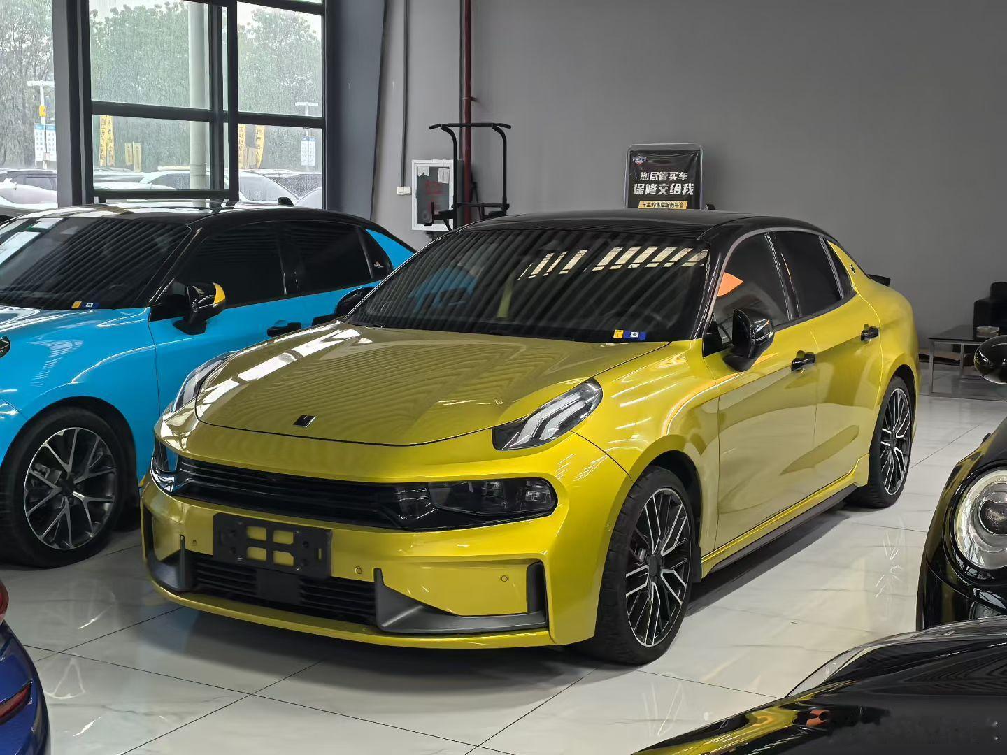 下雨天成交两台小汽车这种准新车 真不讨好库存不足 高价补仓新能源 