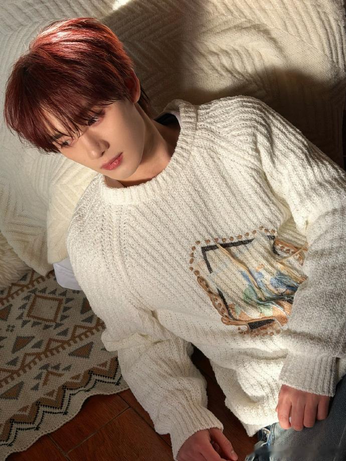 丁程鑫白发vs红发丁程鑫生日live白发铺陈童话底色，红发点燃野性锋芒。丁程鑫生