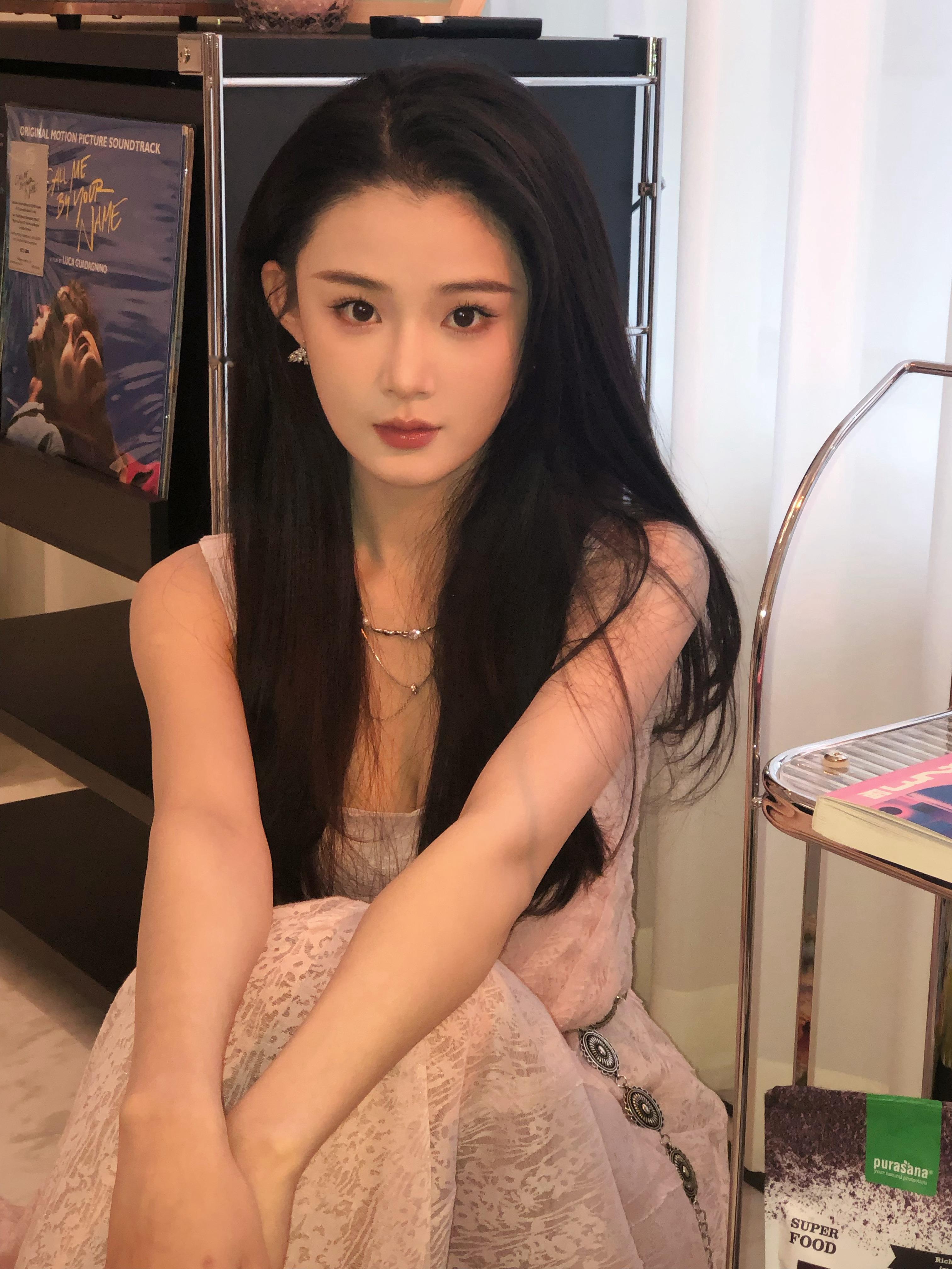 吉舒亦[超话] 呜咦呜咦五一快乐！🤩🥳💜🩷亦点日常一头扎进春天里 ​​​