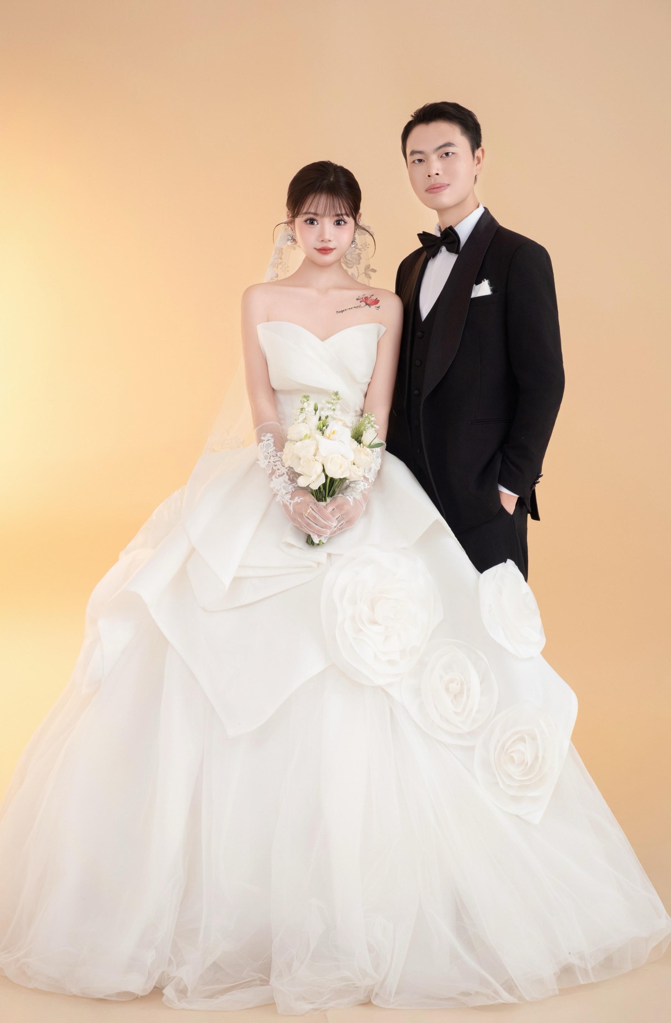 🤵‍♂️+👰=💒 拍都拍了那就分享出来吧😊 婚纱照已拍 婚期已...