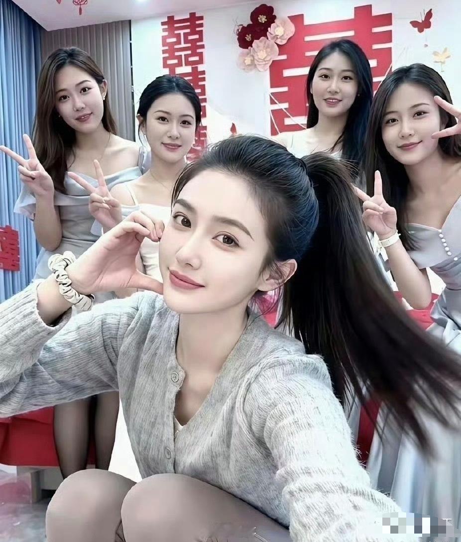 看到伴娘的一眼就爱上了 