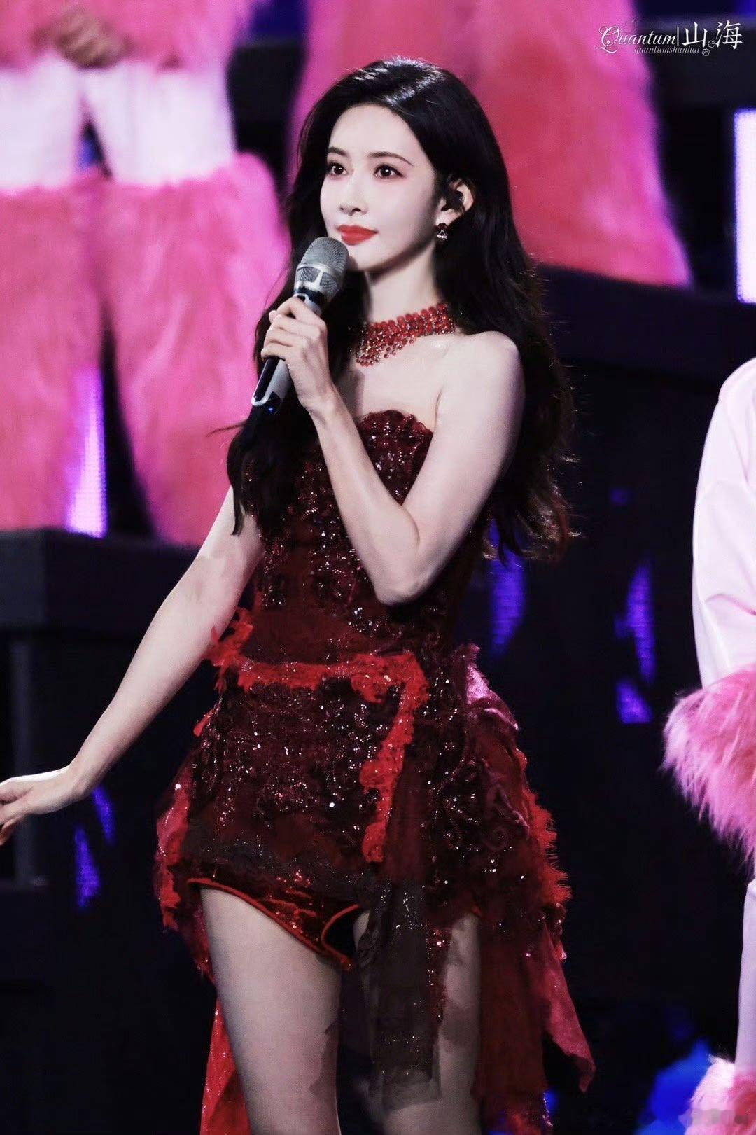 孟子义甜妹爱豆养成系实录 孟子义湖南卫视跨年vlog甜度超标！《说爱你》舞台完成