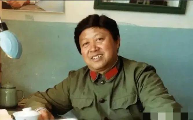 1972年，一次文艺晚会结束后，周总理问工作人员：“节目单上为什么没有《洗衣歌》