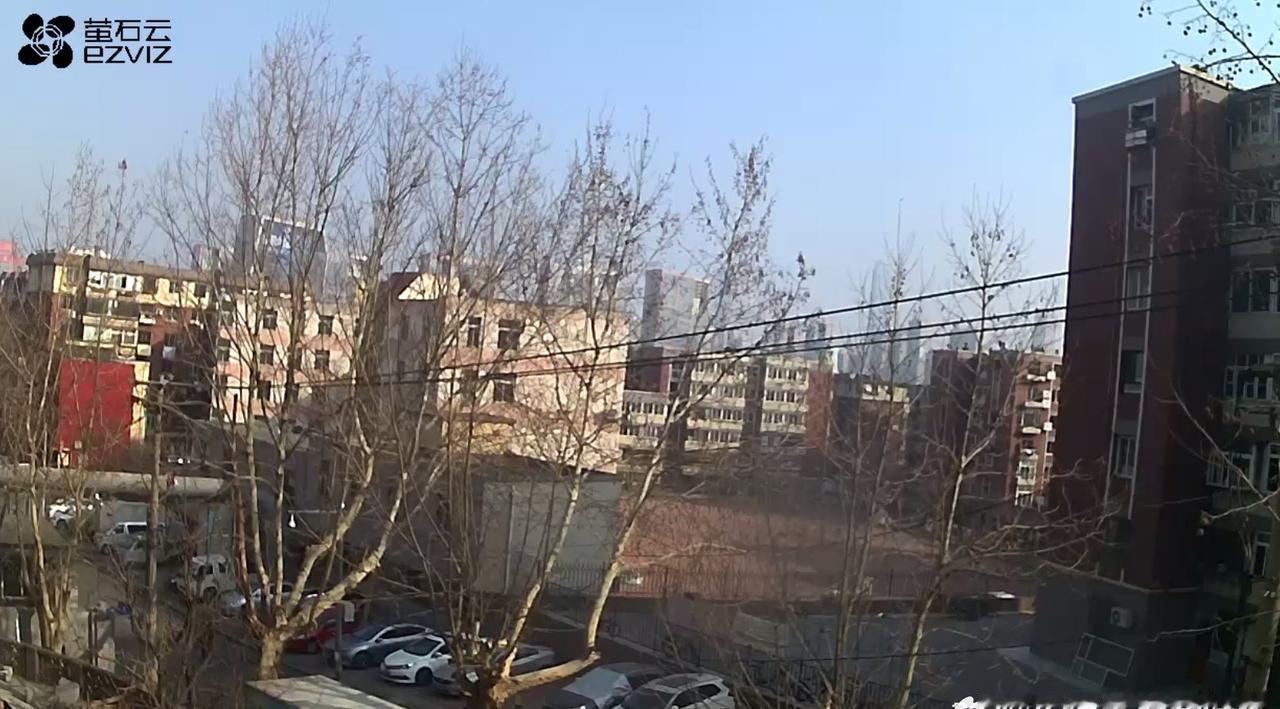 大连[超话] 下午14：00市区天气晴，有霾，气温9.5度，相对湿度45%，吹偏