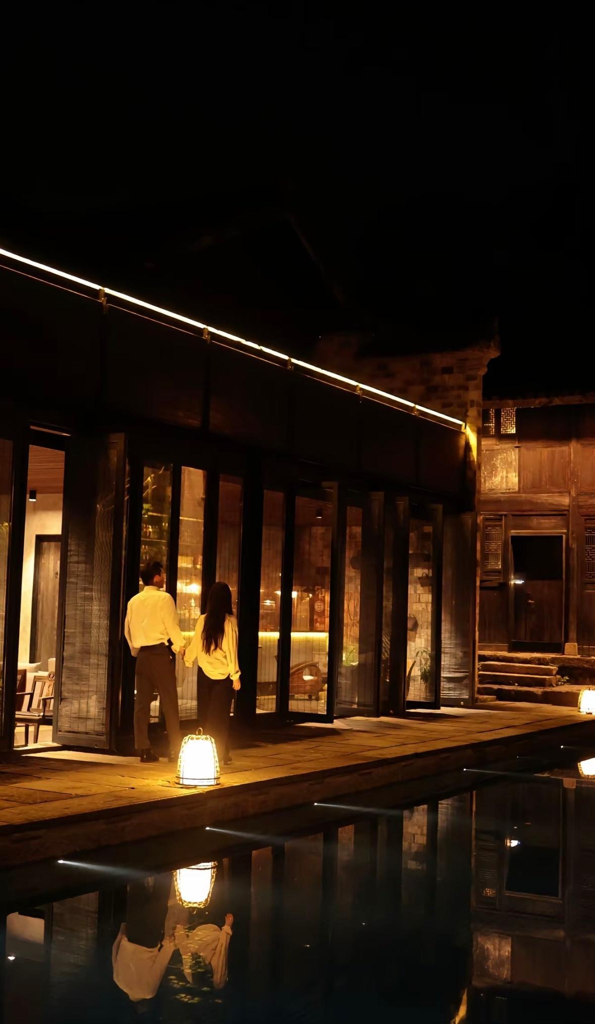 其实今天去参加了个婚礼的after party，一开始接到邀请的时候也还是很老土