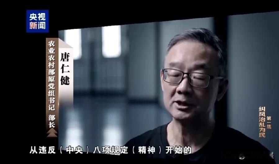 他为了享受生活，专门建了一个群，叫“周末愉快”群。在周末的时候把一些老板召集到自