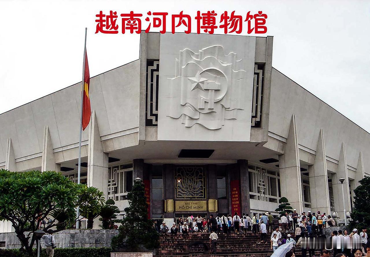 参观越南河内博物馆的时候，发现一个现象，馆内展现的越南抗法、抗美历史资料很多，单