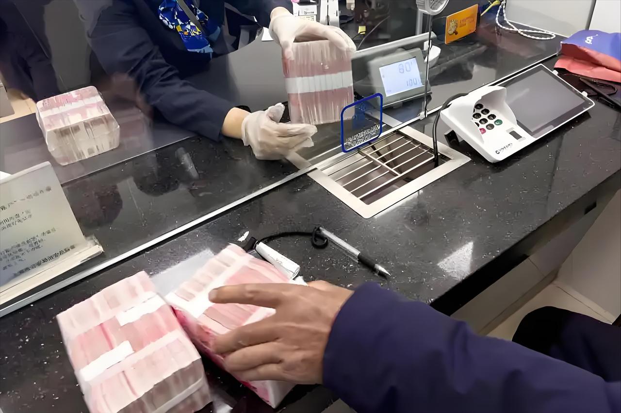 现在银行都降成这个利率了，你们是存一年、三年、还是五年呢？

现在有的国有大行定