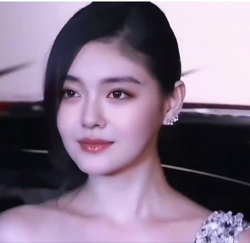 在具俊晔回韩国的时候，
汪小菲曾向大s表白说还爱她，
可惜大s却不愿意复婚，其实