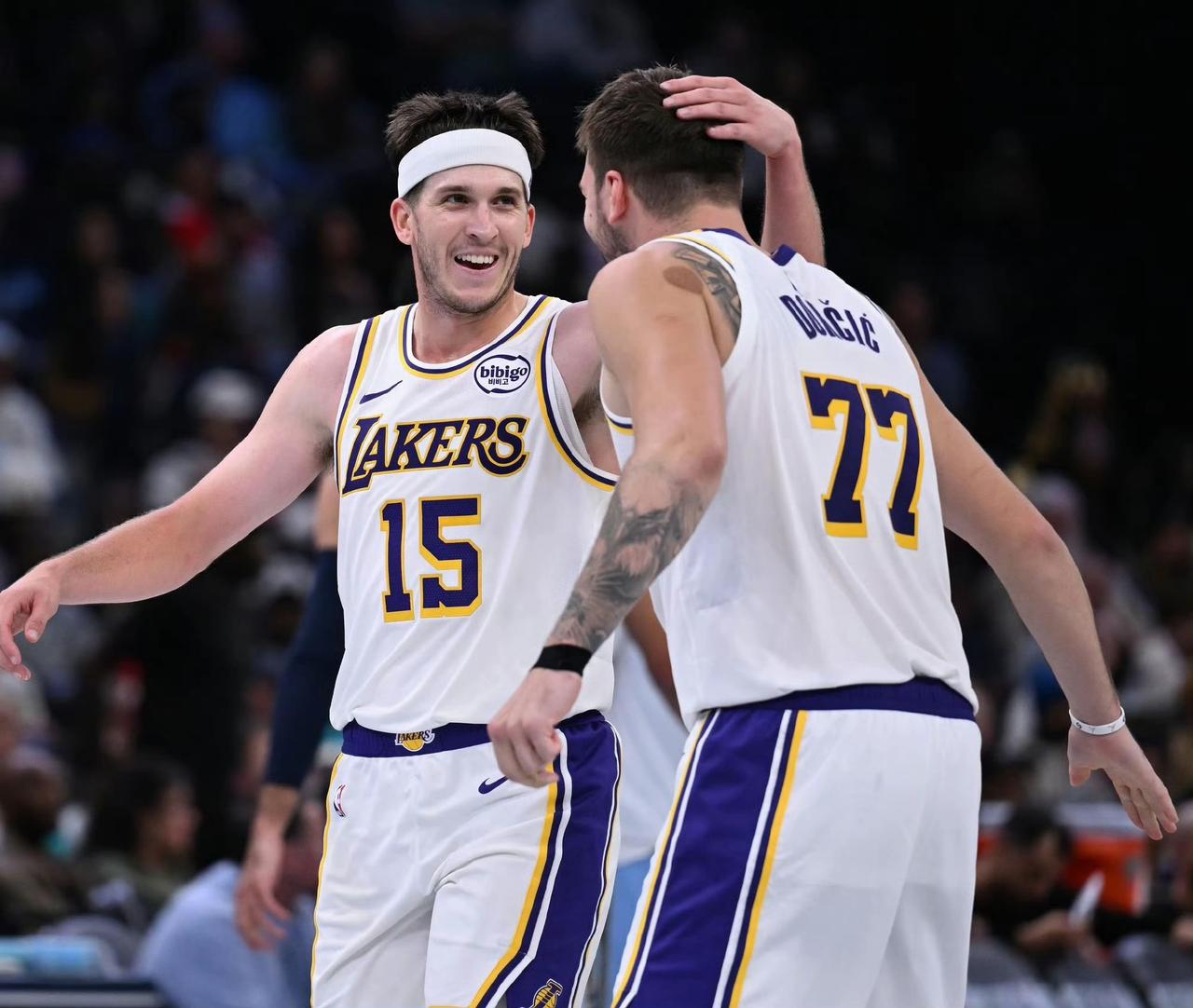 湖人"双核"无限期缺阵！

当雷迪克说出"无限期缺阵"的那一刻，湖人球迷的天塌了