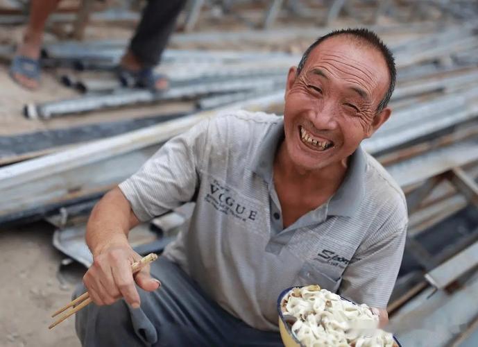 人的一生都必须和钱打交道，时时处处离不开钱。钱虽然不是万能的，但没钱是万万不行的