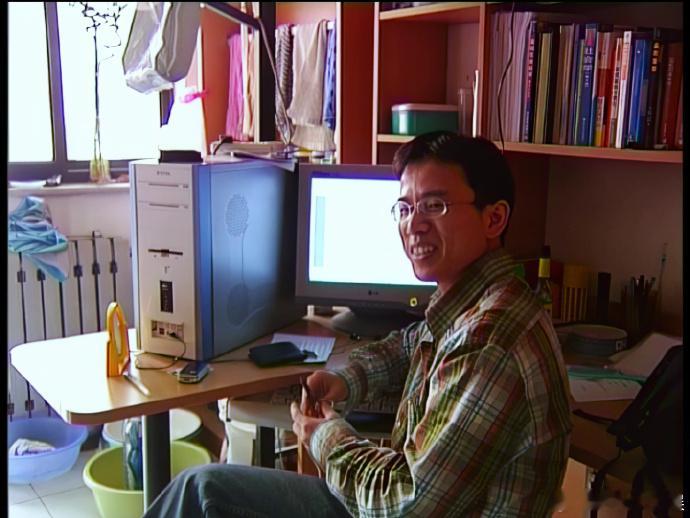 导演叶君去世 20日，清华大学影视传播研究中心发布《我在故宫修文物》导演叶君讣告