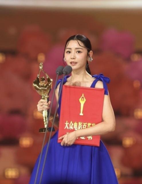 第38届百花奖结束，争议却还在持续。
 
作为大众投票的电影奖项，本来就很难做到