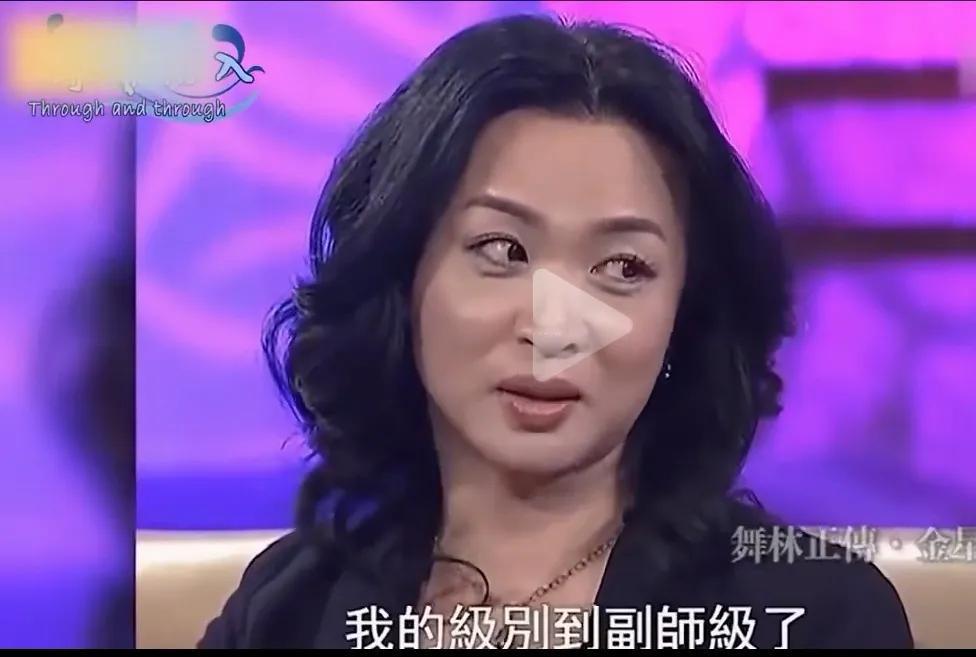 图片截屏于武林正传鲁豫对话。
大家细看视频文字，
有些话不能说白，
她说的是事实