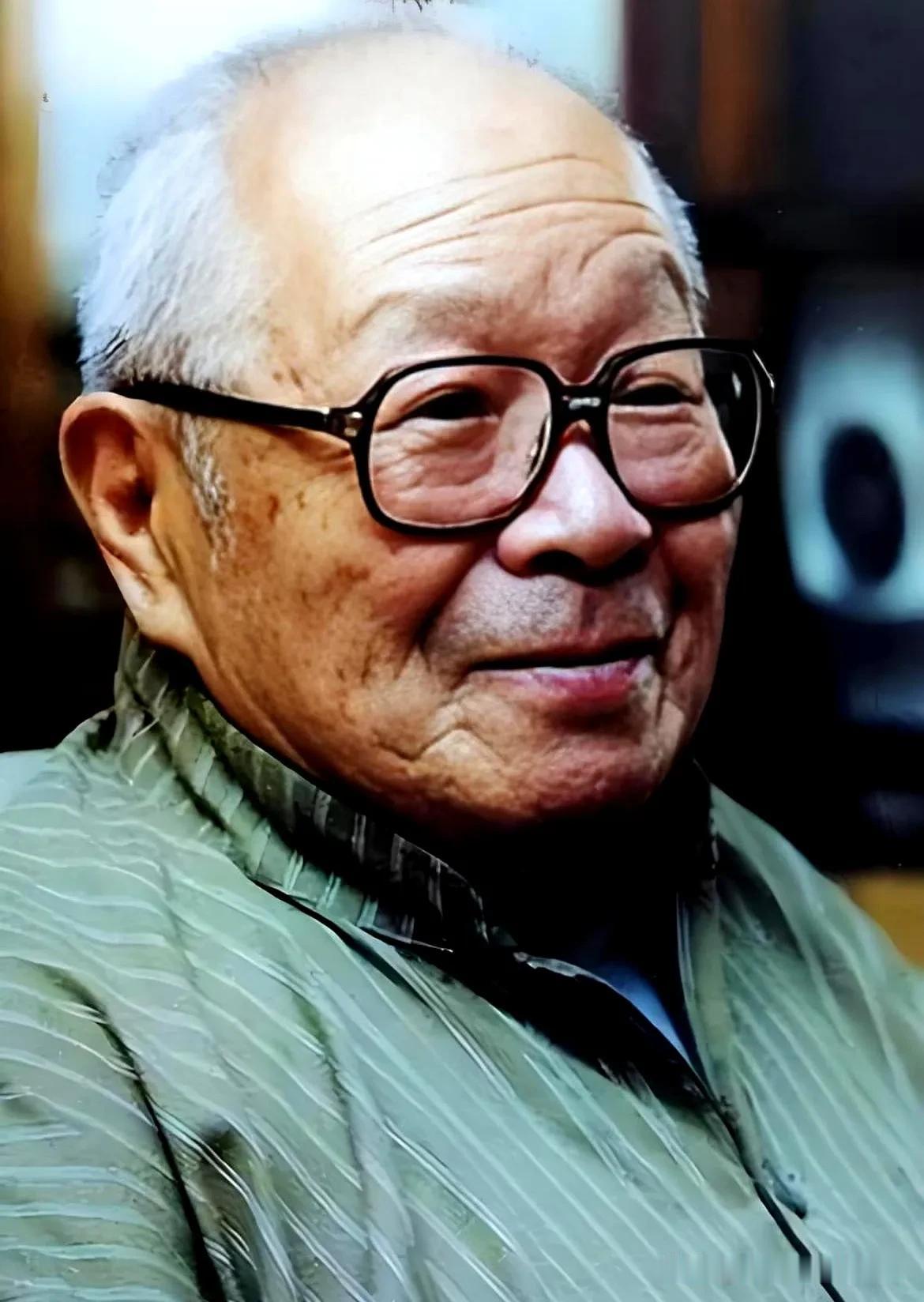 2003年，中国嘉德一场名为“俪松居长物”的专场拍卖会，把王世襄推到了风口浪尖。