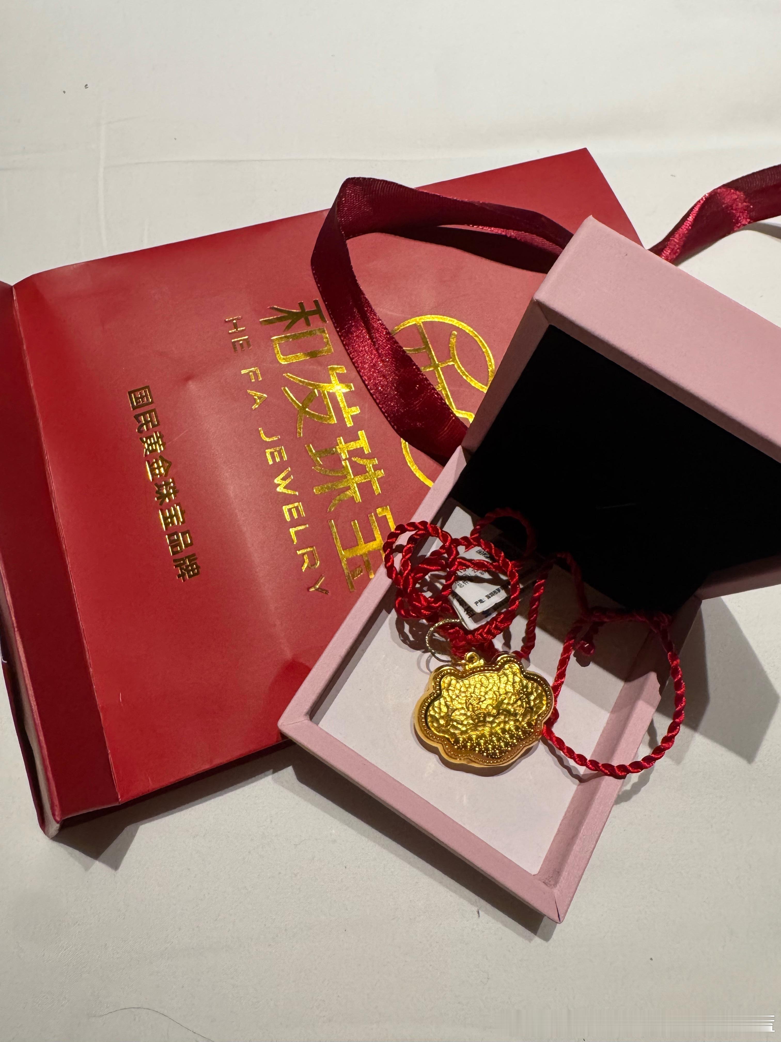 今天也是被很多人爱着的鼠有时候我都嫉妒了 我像他这么大时候可以说一贫如洗 ​​​