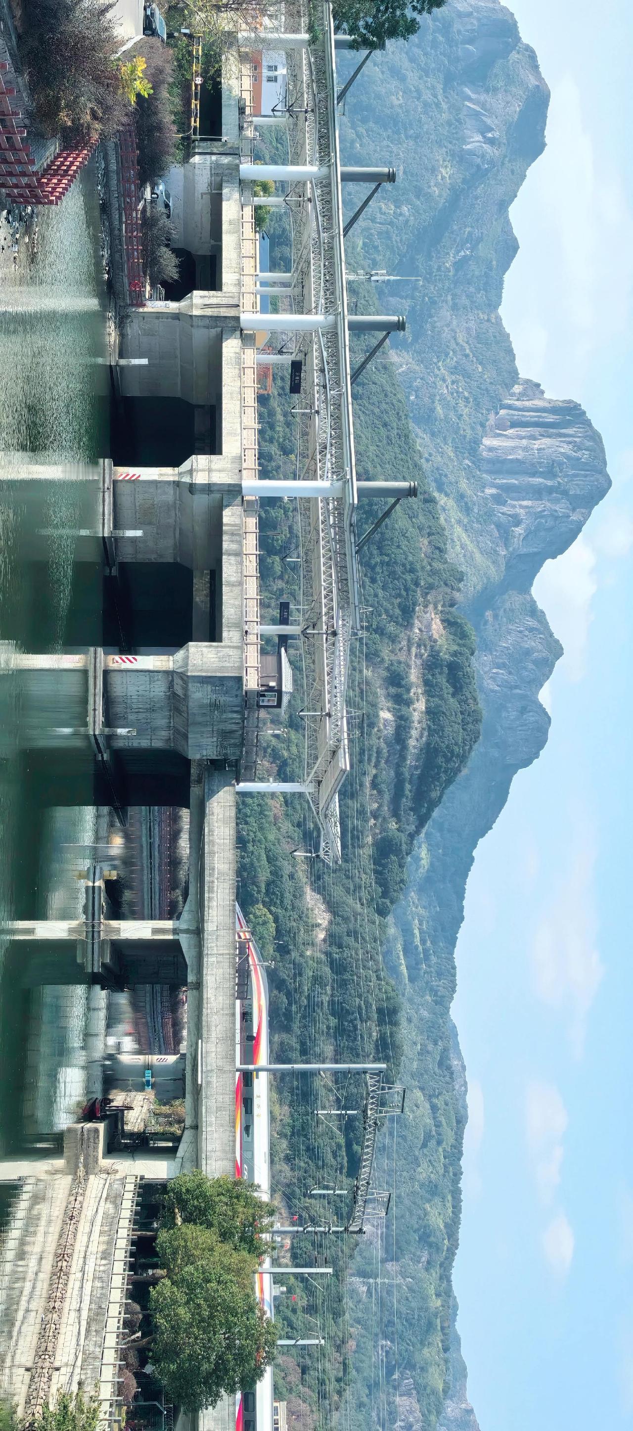 乐清动车站外景（全景横版）记录旅游足迹实景拍摄