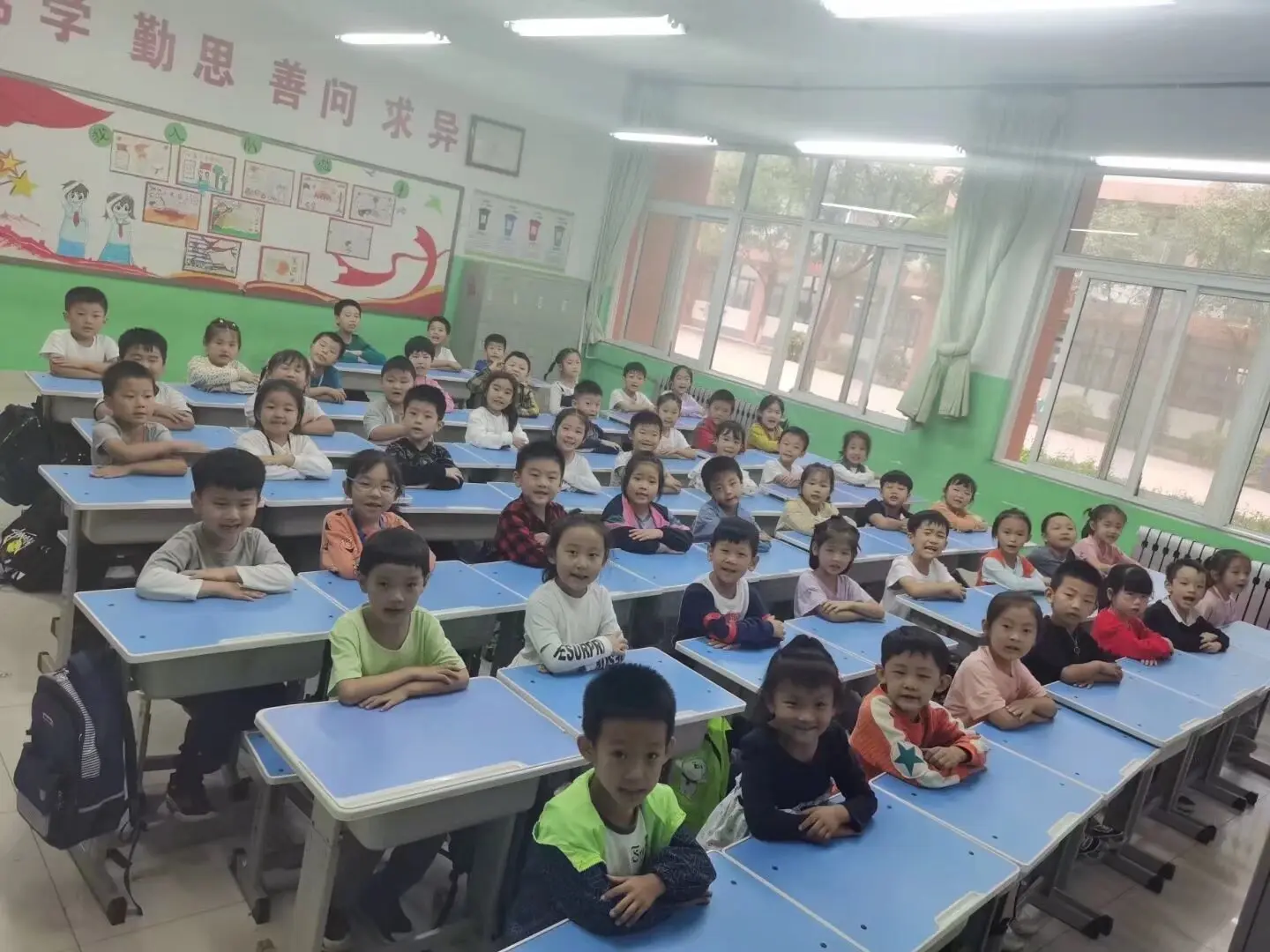 小学六年即将帷幕，原来六年真的很短，时间真的好不经用，转眼你即将踏上初...