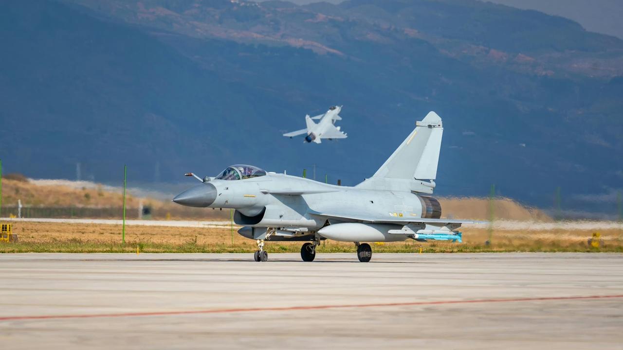 PLAAF J-10C、KJ-500