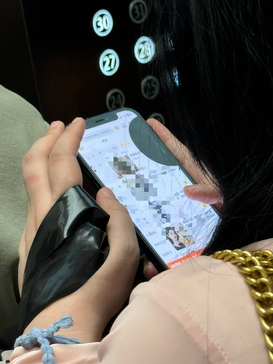 [泪] 你们说 iPhone 用户成这样还在坚持用，这是啥心态 ​​​