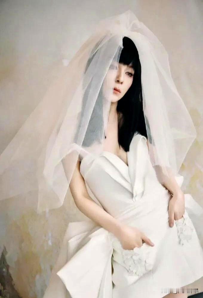 天呐王琳这状态谁懂啊刷到活动生图我直接傻眼54岁的人站在年轻模特堆里居然一点不输