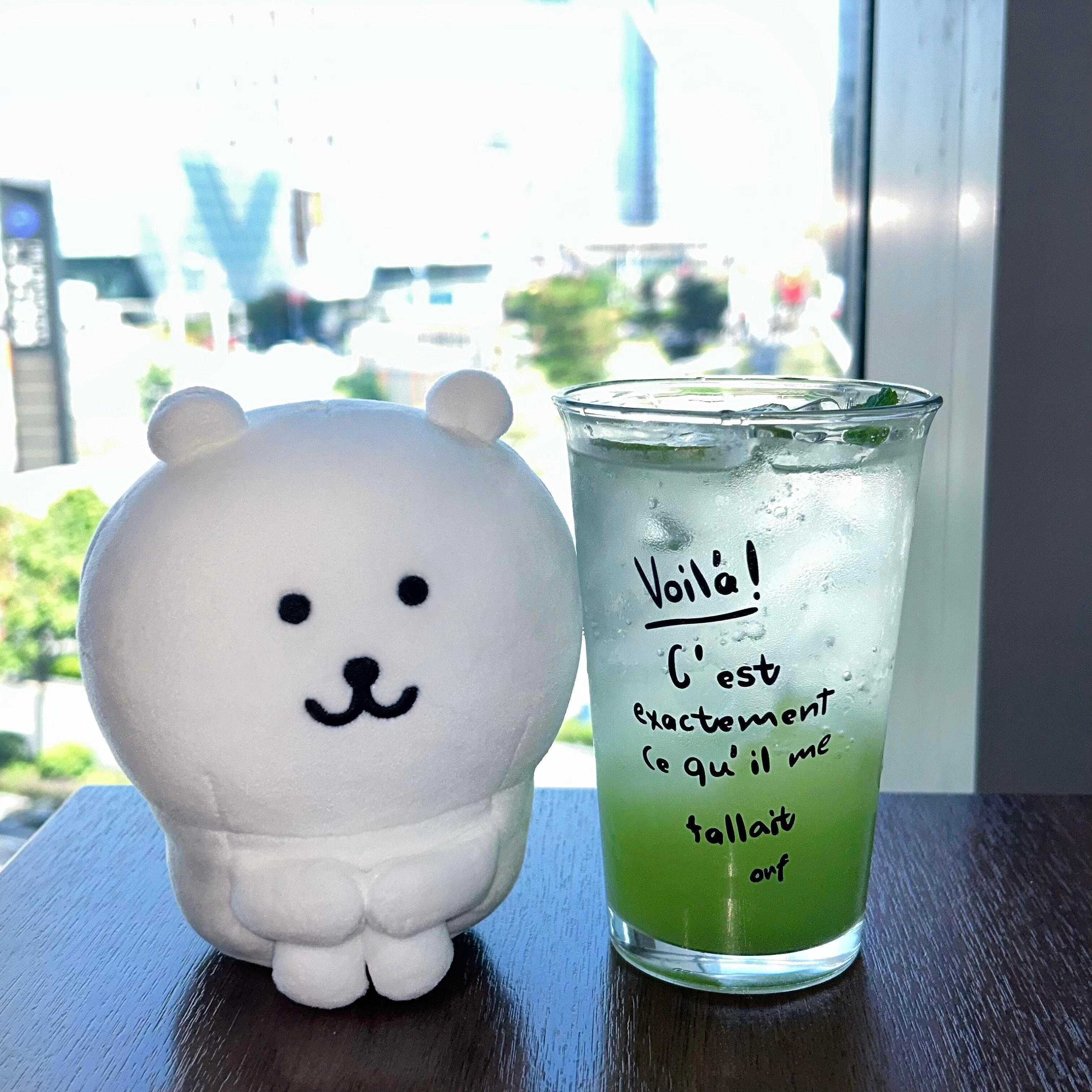 自嘲熊背景图🍵 ‧₊˚ ⋅(   ˙ᴥ˙   )💭熊 自由飞翔 
