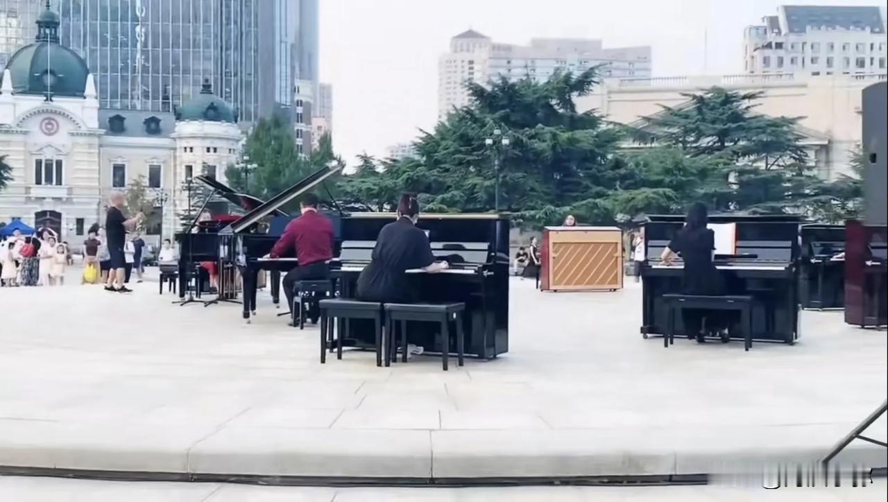 中山广场：城市之心，音乐之韵

昨日，中山广场以其独特的方式焕发出新的艺术生机，
