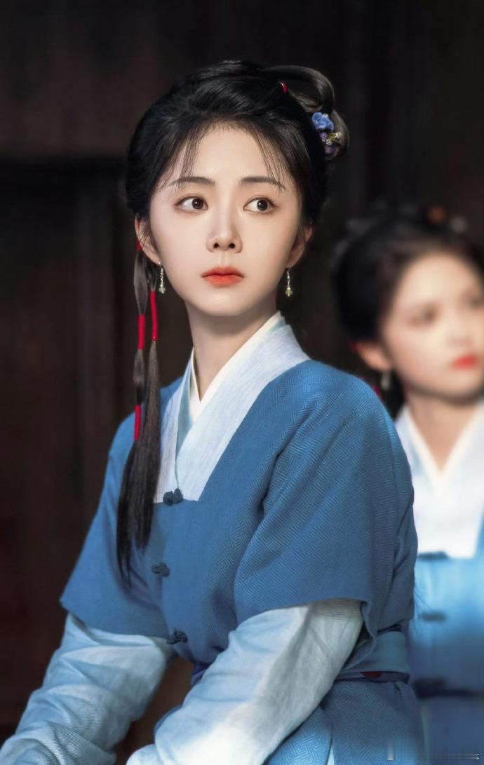 侯明昊宣传谭松韵新剧谭松韵侯明昊逍遥再次互动多年搭档情谊不变，侯明昊支持谭松韵兰