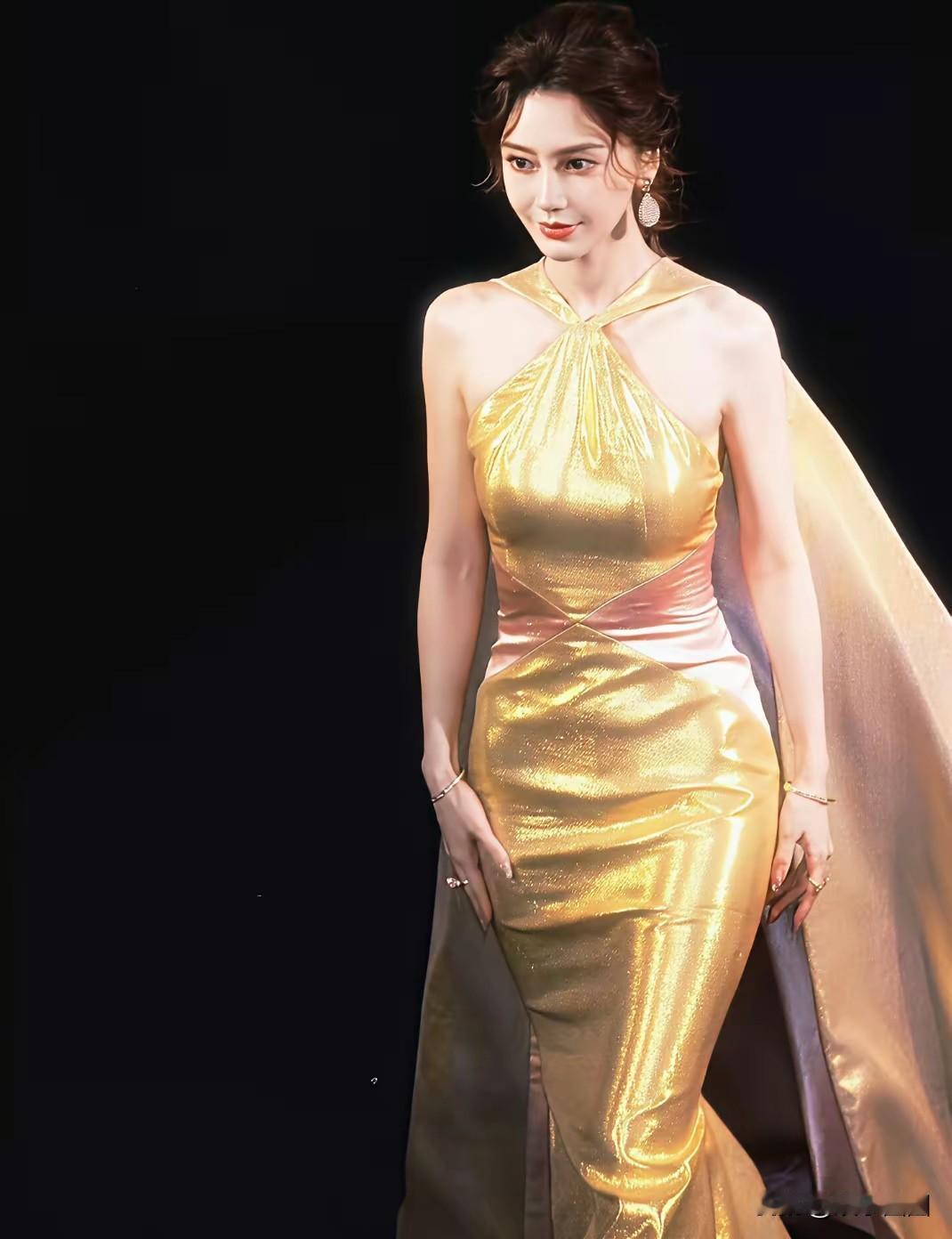 Angelababy强势回归
这感觉，是否如同王者重登巅峰、熹妃荣耀回宫？
在8