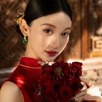 我的今日状态：😁轻松愉快
我这里的天气：☀️晴天
美女旗袍穿搭写真