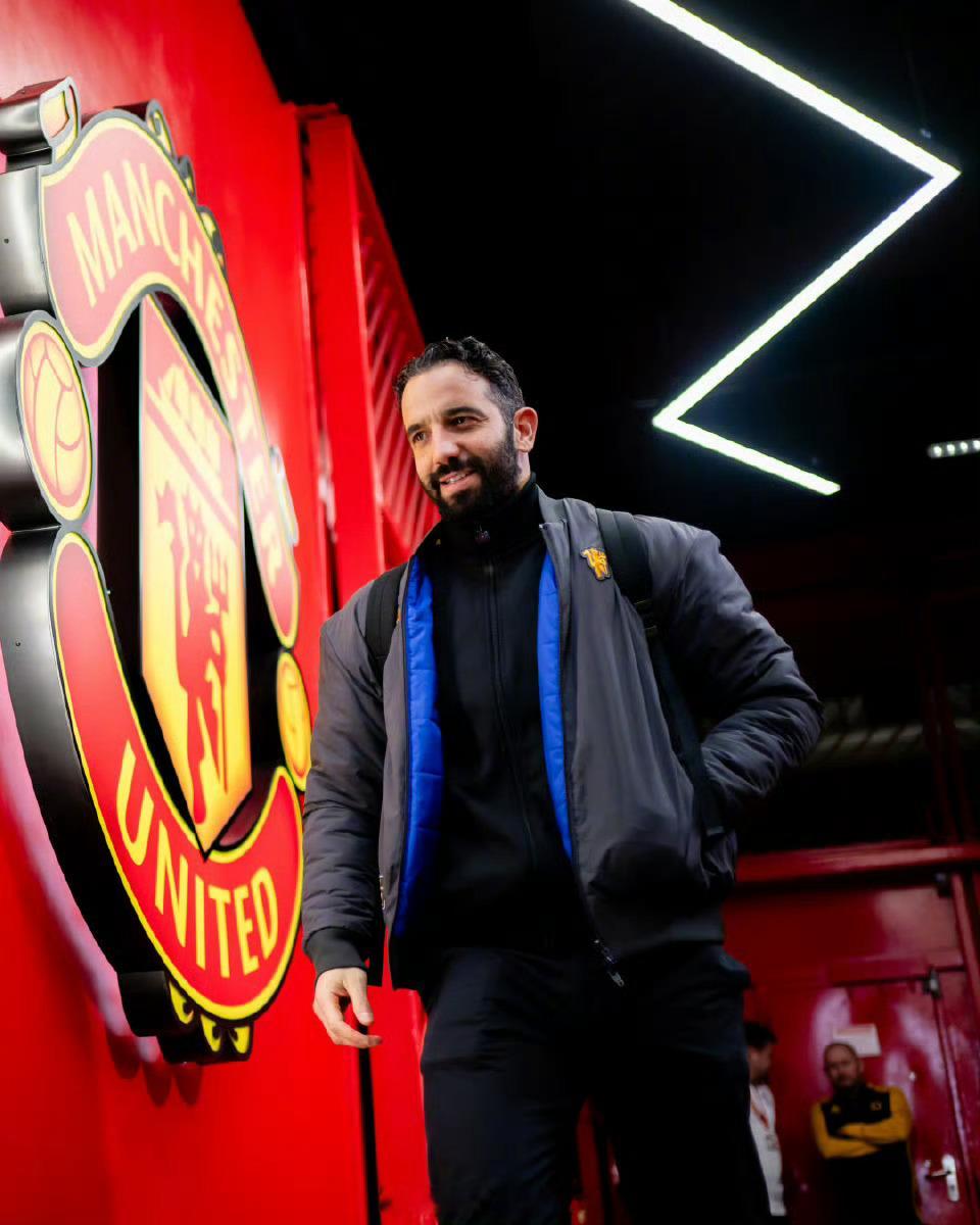 曼联需赔付阿莫林全额违约金曼联官宣主帅阿莫林下课，但需赔付阿莫林全额违约金。双方