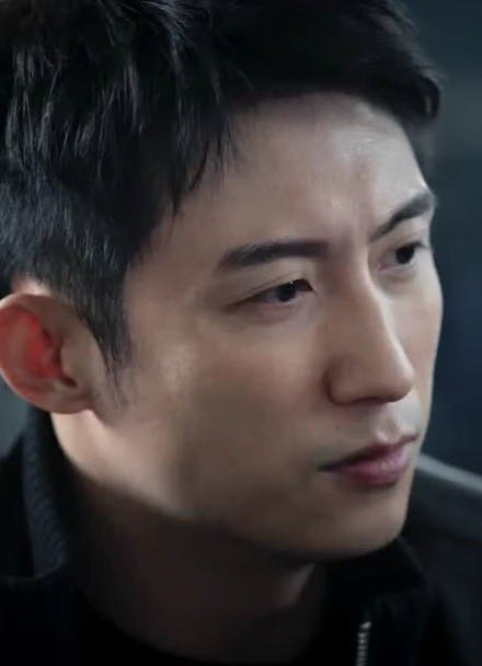 刘天也的监控房内，很多高官领导的丑态尽收眼底，刘天也站在汉洲沙盘旁，查看着汉洲的