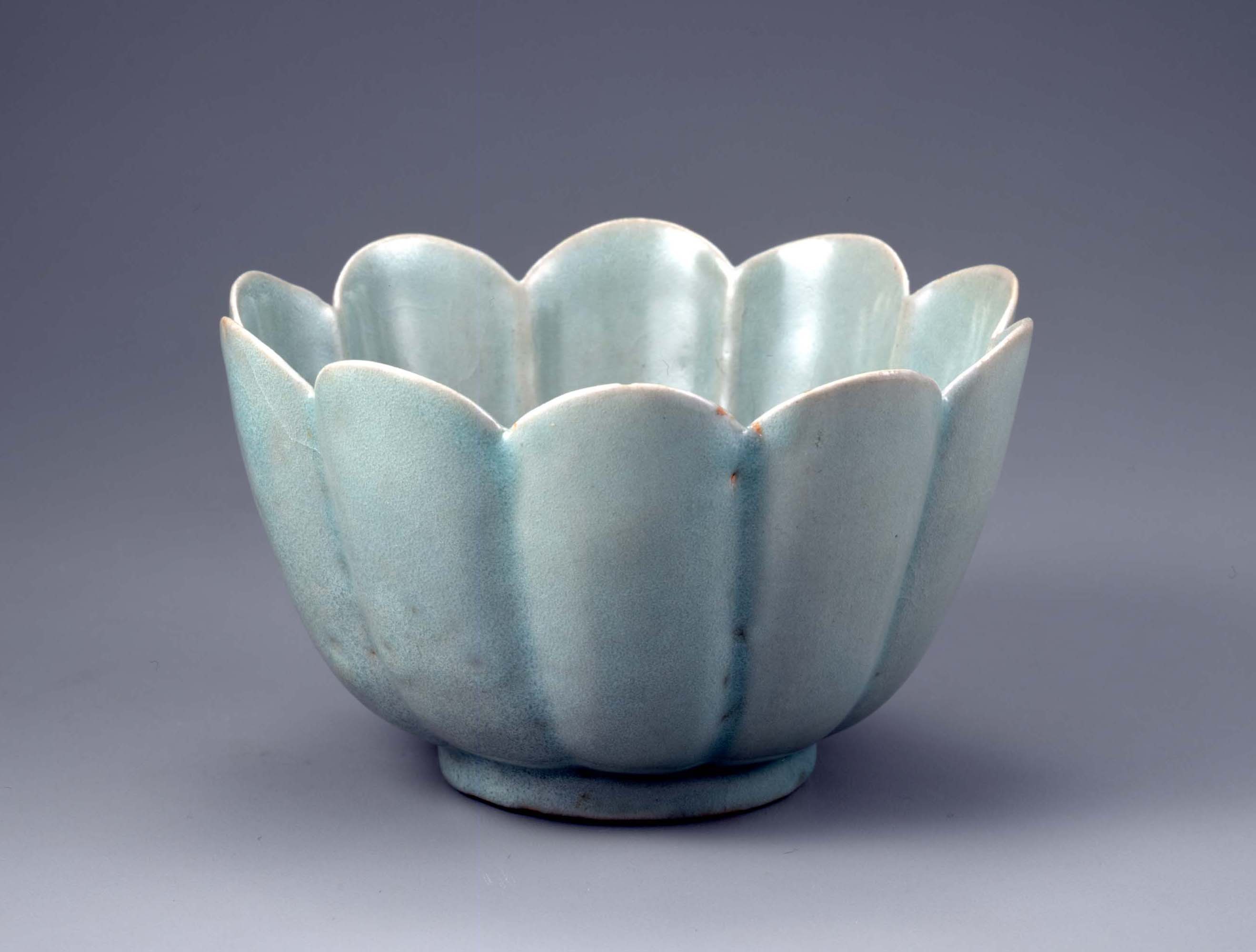 日本冈田美术馆收藏的高丽青瓷莲花碗 ​​​