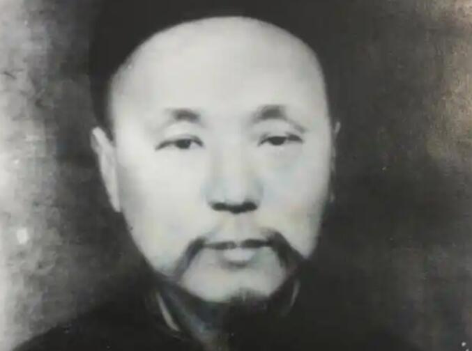 你以为琼瑶，只是一位出身贫寒，长大后靠写言情小说实现人生逆转的知名作家？其实，她