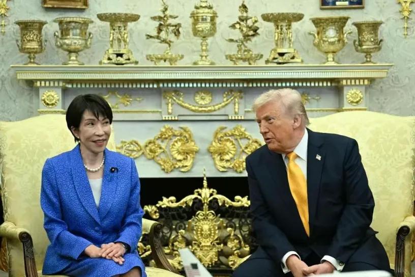 3月19日，美国总统特朗普在白宫会见到访的日本首相高市早苗。特朗普被一名记者问及