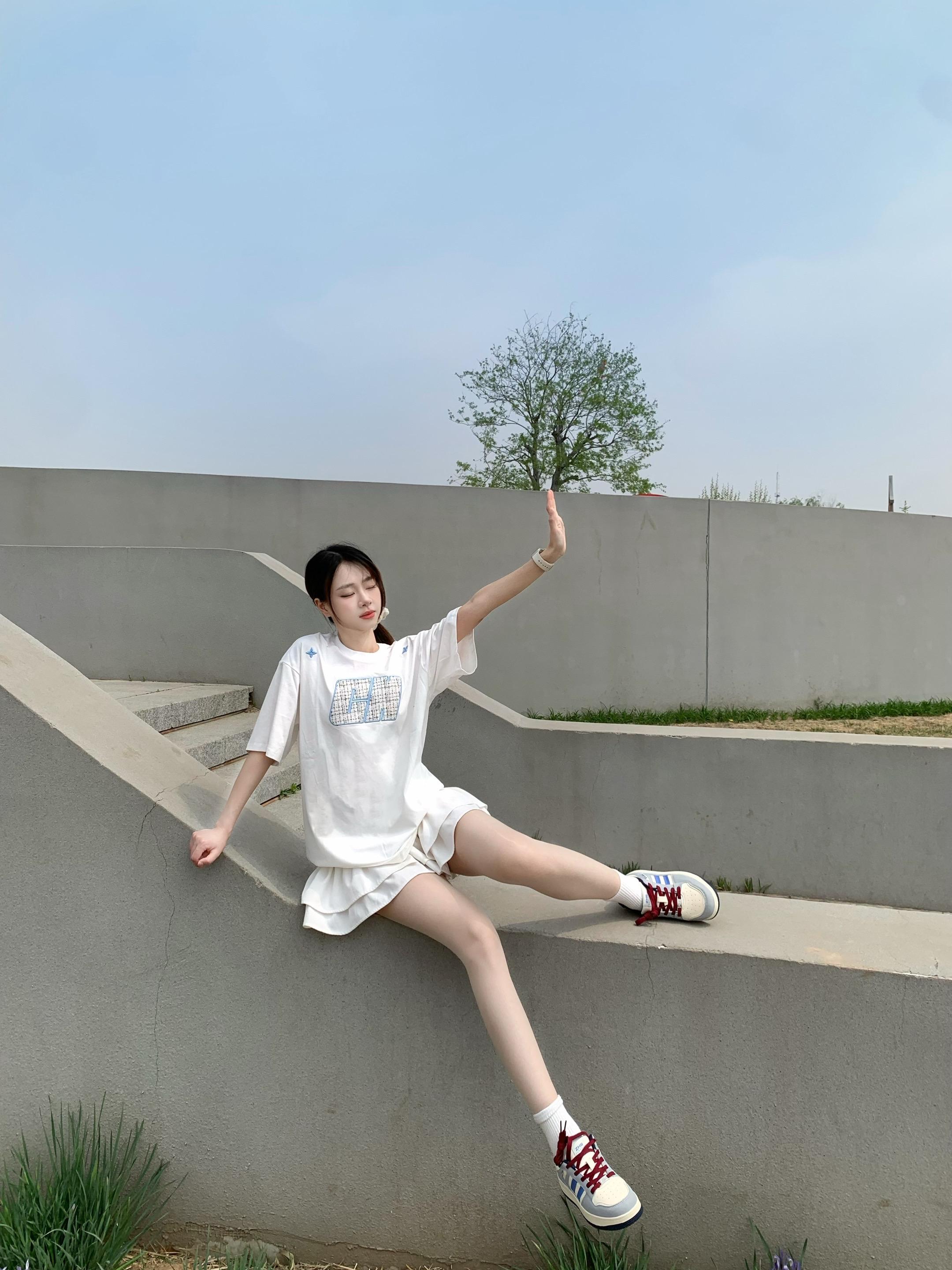 视奸你好累 可以跟我报备吗。