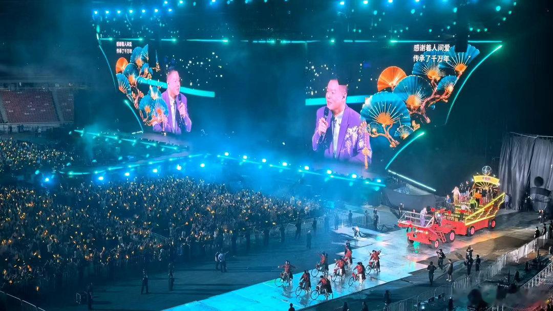 岳云鹏太原演唱会的上座率 五万人大体育场全场满满当当上座率爆表，高空威亚炫酷开场