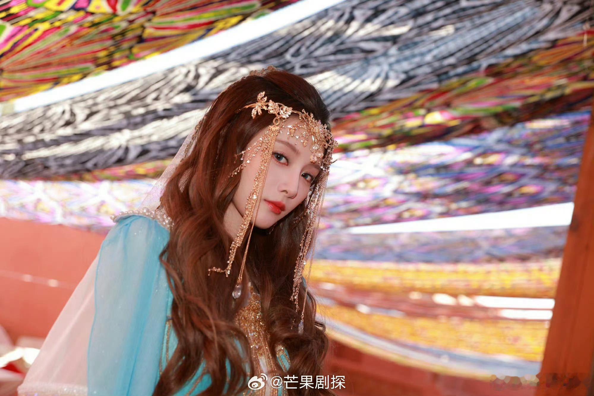 徐艺洋穿西藏服装徐艺洋成异域美女了 被徐艺洋的西藏服饰造型狠狠惊艳，民族穿搭自带