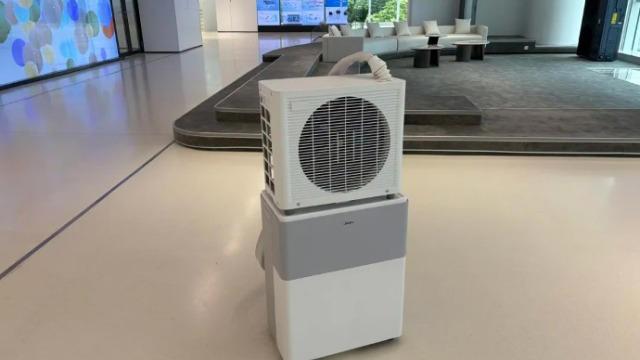 中国制造，卡 bug 之神。

今年欧洲多地突破 44℃极端高温，民众为装空调吵