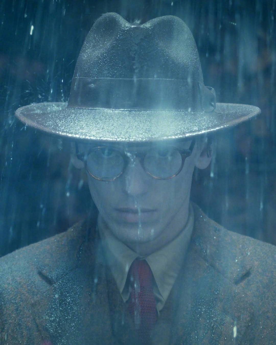 怪奇物语5第二部分预告中的JCB角色造型在Mr. Whatsit/001/Vec